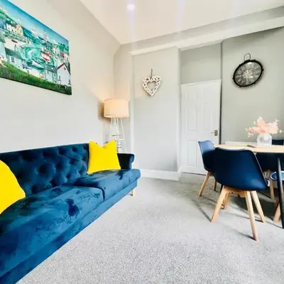 Deluxe Apartment in Southend-On-Sea by Artisan Stays I Free Parking I Sleeps 5