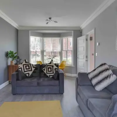 Elizabeth II Five Bedroom Spacious Home