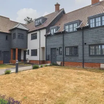 9 Oaks Court
