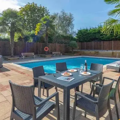Large Countryside House Swim Pool Jacuzzi Sleeps 10 guest