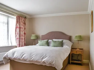 a bedroom with a bed with white sheets and two lamps at An Croke in Higham