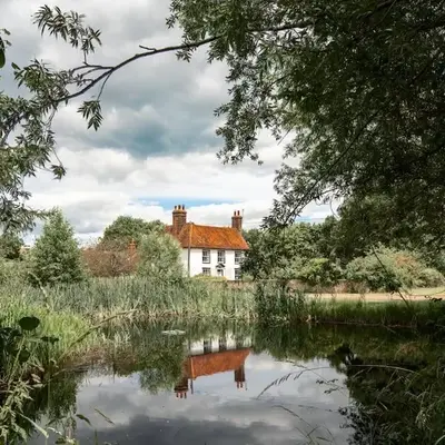 5 Bed Farmhouse Suitable for Contractors Private Parking