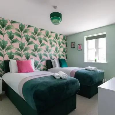 Weekly & Monthly Rates! Stunning Home By Stansted Airport