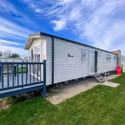 Beautiful 8 Berth Caravan With Decking At Naze Marine Park