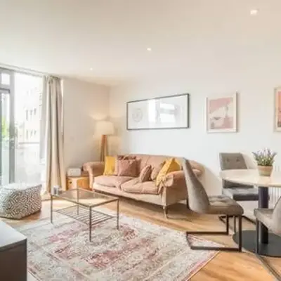 Lovely 1 bed Station flat - Central With Sofa Bed