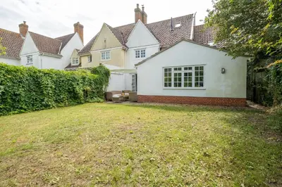 an empty yard in front of a house at Salt Cellar Cottage, Aldeburgh - Aldeburgh Coastal Cottages in Aldeburgh