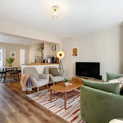 Beautifully refurbished cottage in lower Wivenhoe.