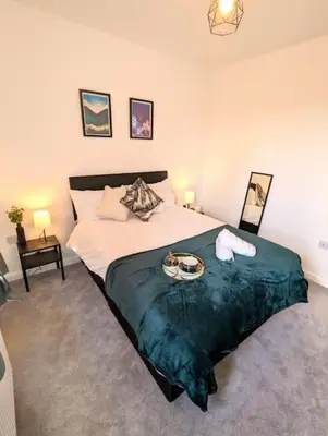 a bedroom with a large bed with a fish blanket at 3-Bed, Sleeps 6, 1 Bath, Parking, WiFi in Ipswich