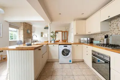 a kitchen with a washer and dryer in it at Peaceful Oasis 3 Beds House with Garden and Parking in Cambridge
