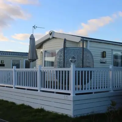 Cosy 3 Bedroom Beachfront Getaway in Mersea