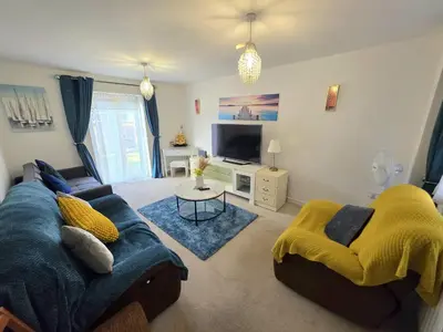 a living room with a couch and a tv at Ocean-homestay in Colchester