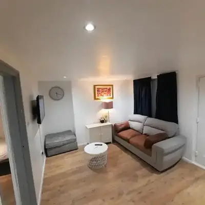 Colchester 3-Beds Sleeps 5 with Parking & WiFi