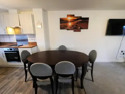 a dining room table and chairs in a kitchen at Ipswich - 3 Beds - Sleeps 6 - Private Garden in Ipswich