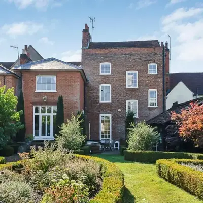 London- Large Period Town House with river front