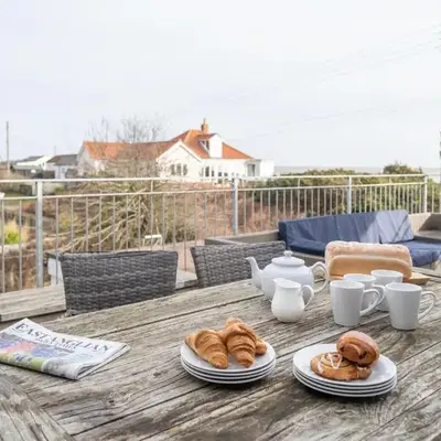 Fishermans Loft - A seaside house in Thorpeness with direct access to the beach - Aldeburgh Coastal Cottages