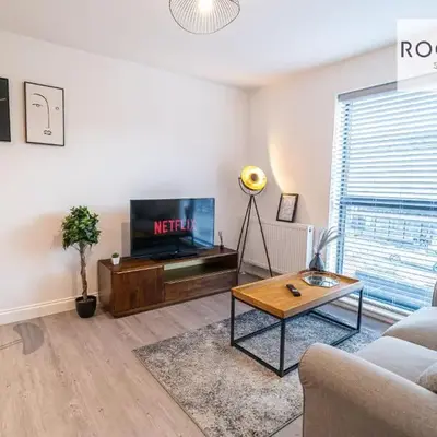Royal Oak Apartments 3 - Secure Parking - Perfect for Contractors - 2 Bedroom - 2 Bathroom - Fast Wi-fi - Long Term Stays -