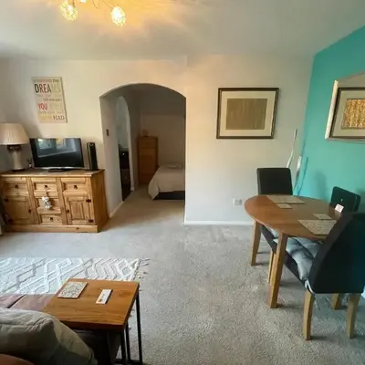 Beautiful Peaceful Studio Flat