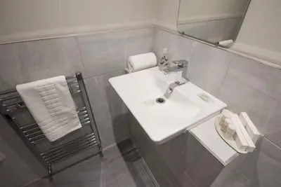 a bathroom with a white sink and a mirror at Cosy, Bright, 1 Bed Flat in Brentwood