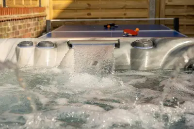 a metal tub filled with water next to a sink at Fun house in the heart of Colchester in Colchester