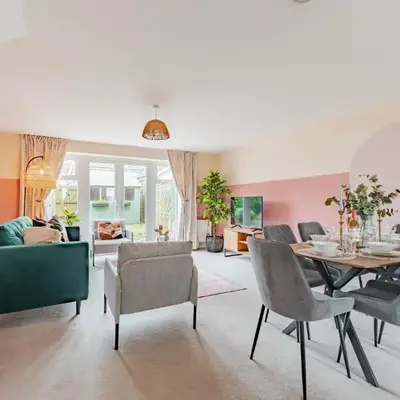 Stylish & Spacious 3bed Home with Fast Wifi & Private Parking