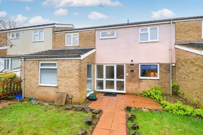 a brick house with a garden in front of it at Tiger House Stevenage 5 Bed 4 Bath Group Bookings in Stevenage