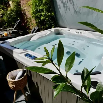 Executive Suite with Private Hot Tub SkyTV
