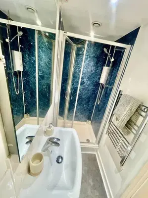 a bathroom with a sink and a tub and a toilet at Cambridge City Centre Studio, Sleeps 3 in Cambridge
