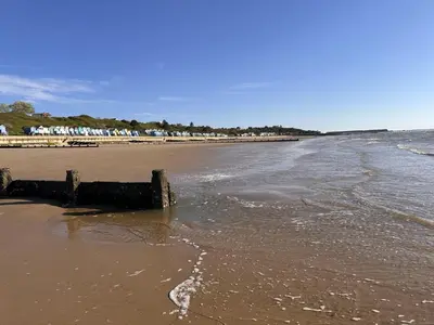 a beach with the ocean and the shoreline at High view house, 3 bed flat, Number 41A in Walton-on-the-Naze