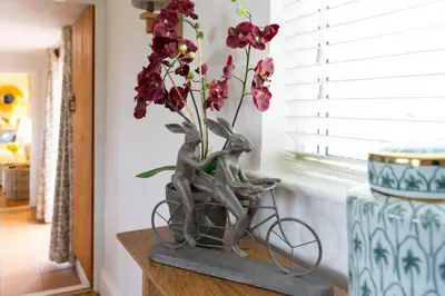 a metal vase with flowers on a table at Charming 4 Bed Cottage in Herts Countryside - Pass the Keys in Sacomb