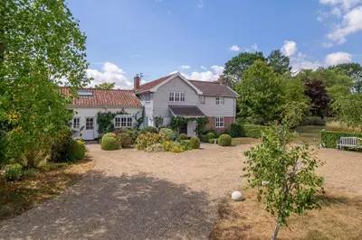a large white house with a yard at Foxhole Cottage 10 in Stowmarket