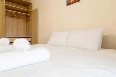 a white bed with white sheets and pillows on it at Pass the Keys 53 Austin Drive · Modern Townhouse near Addenbrookes Own Parking in Cambridge