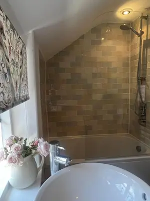 a bathroom with a sink and a bath tub at Rose Cottage Darsham - Suffolk Coastal in Darsham