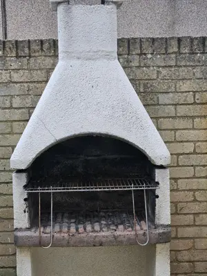 a stone oven on the side of a brick building at Jays-Rooms in Pitsea