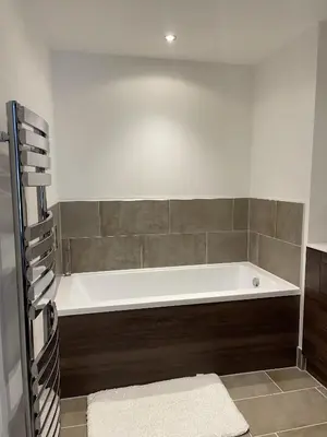 a bathroom with a bath tub in a room at The Melodies with Free Parking , Harlow in Harlow