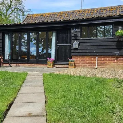 Lilys Cottage - Sleeps 2 - Pet friendly