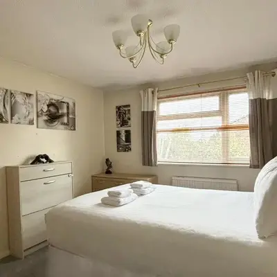 Spacious House Near Cambridge - Free Parking and Garden