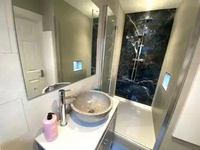 a bathroom with a sink and a mirror at 2 Bedroom Apartment with Garden, Close to Beach in Southend-on-Sea