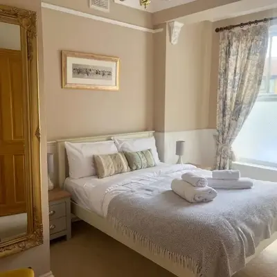 Luxury 1 Bedroom Apartment in Southend w Parking