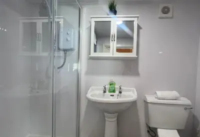 a bathroom with a sink and a shower and a toilet at Duchess Lodge In Colchester 1BR,Couples, Contractors,Business Travellers, Free WIFI, Secure Parking in Colchester
