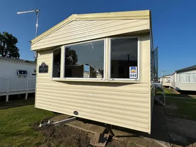 a tiny house with a window in a yard at Seawick Holiday Home Horizon 363 in Saint Osyth