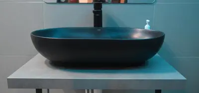 a black bowl sink on a counter in a bathroom at Luxury Non Smoking 2 bedroom retreat in Norfolk in Attleborough