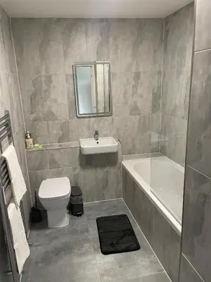 a bathroom with a sink and a toilet and a bath tub at Royal Oak Apartments 7 - Free Secure Parking - 2 Bedroom - Perfect for Contractors in Brentwood