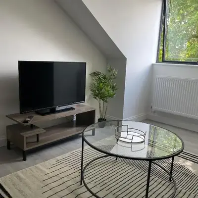 Royal Oak Apartments 7 - Free Secure Parking - 2 Bedroom - Perfect for Contractors