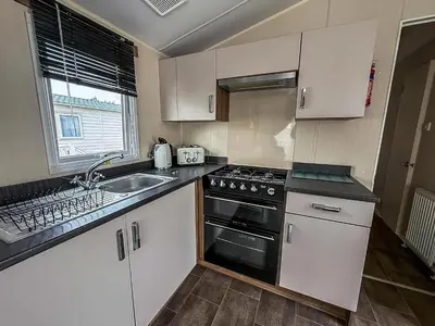 Gallery image of Caravan With Large Decking At Coopers Beach Holiday Park Ref 49012Sv in East Mersea