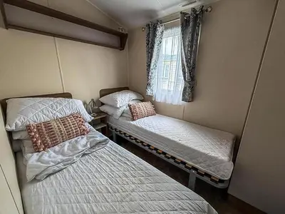 Gallery image of Caravan With Large Decking At Coopers Beach Holiday Park Ref 49012Sv in East Mersea