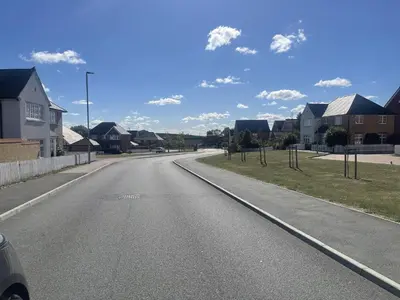 an empty street in a residential neighborhood with houses at Modern-luxury 1bedroom-EnsuiteBathroom-Garden-Wifi in Basildon