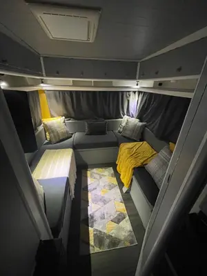 a small room with a bed and a yellow blanket at Surfer Mammut in Ipswich