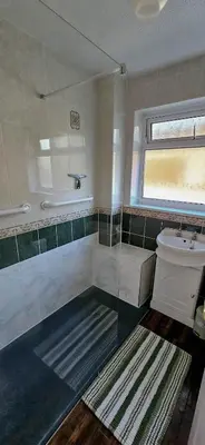a bathroom with a shower and a toilet and a sink at Chelmsford Comfort Retreat Spacious 4 Bedroom Sleeps 7 Free Parking in Widford