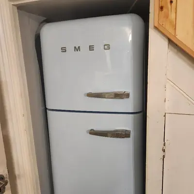 an old refrigerator is sitting in a kitchen at Great Central self-contained flat in Cambridge