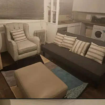 1 Bed House Sleeps 2 -Free Parking -Tv
